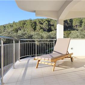 6 Bedroom Beachfront Villa with Heated Pool near Vela Luka on Korcula Island, Sleep 12